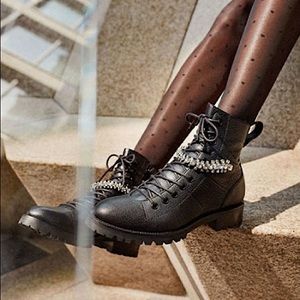 EUC JIMMY CHOO Cruz Anthracite Metallic Grainy Leather Cruz Flat Boots $1,295